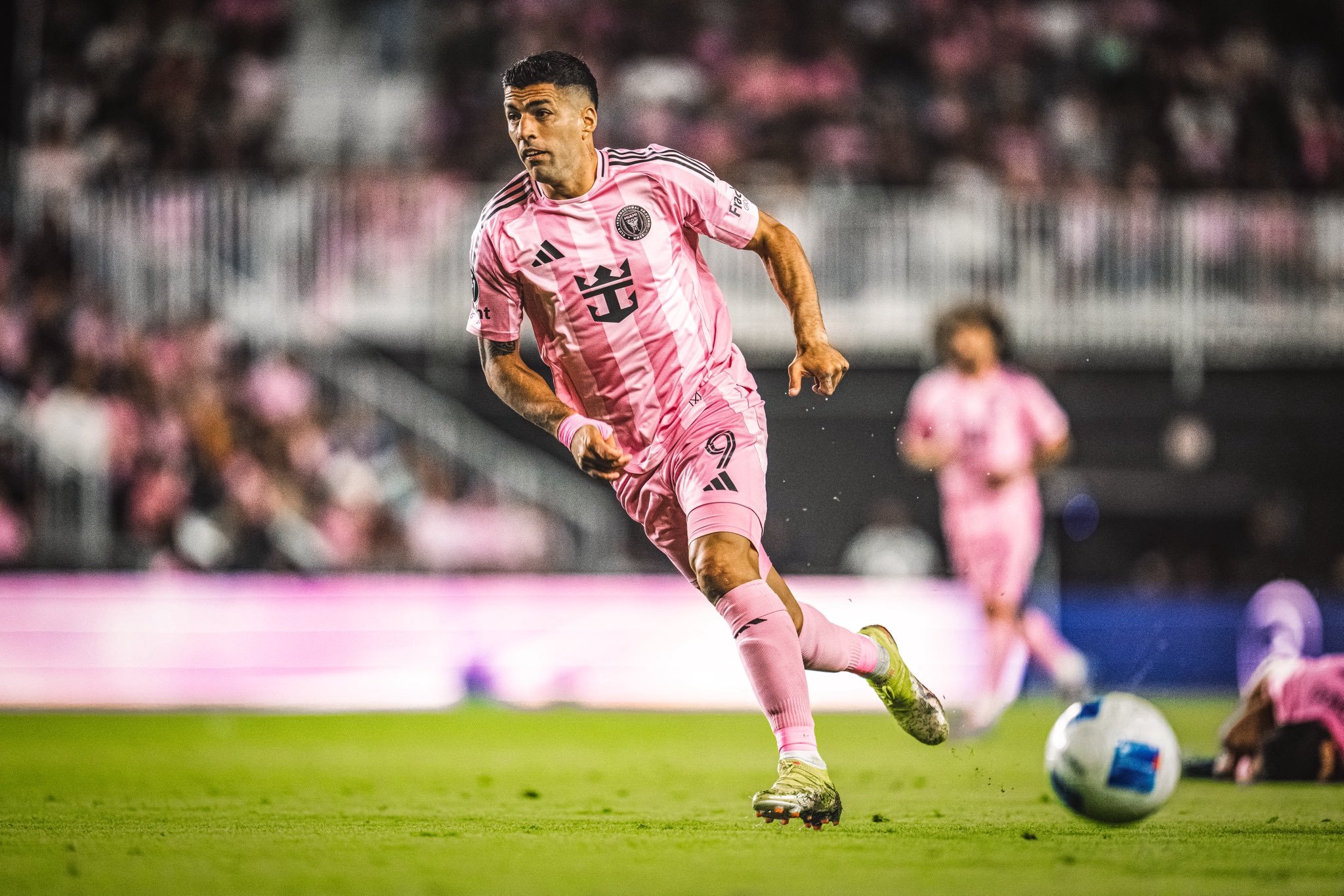 马德里竞技血洗瑞典，苏亚雷斯绝境逆转