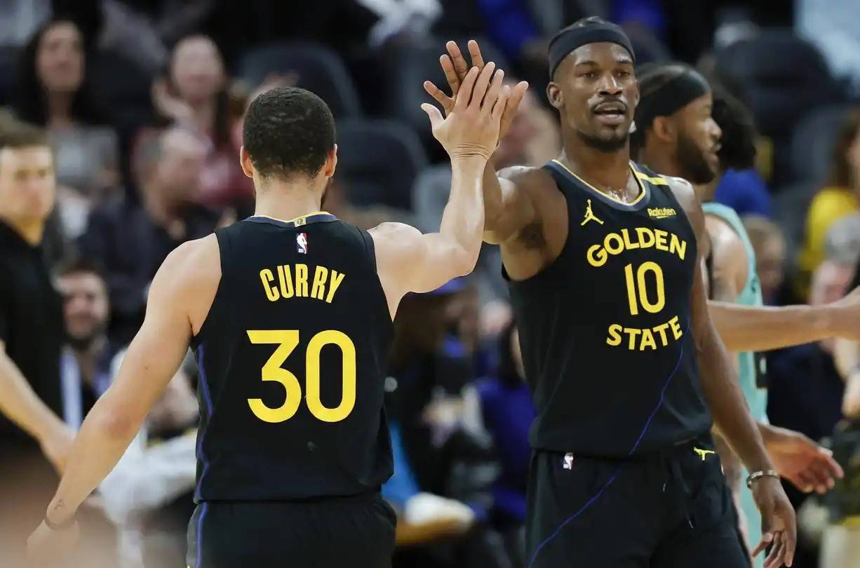 包含马刺轻取南韩男篮，库里三分雨点燃全场的词条