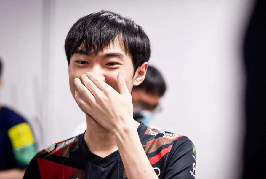 XL鏖战T1，Knight高光表现