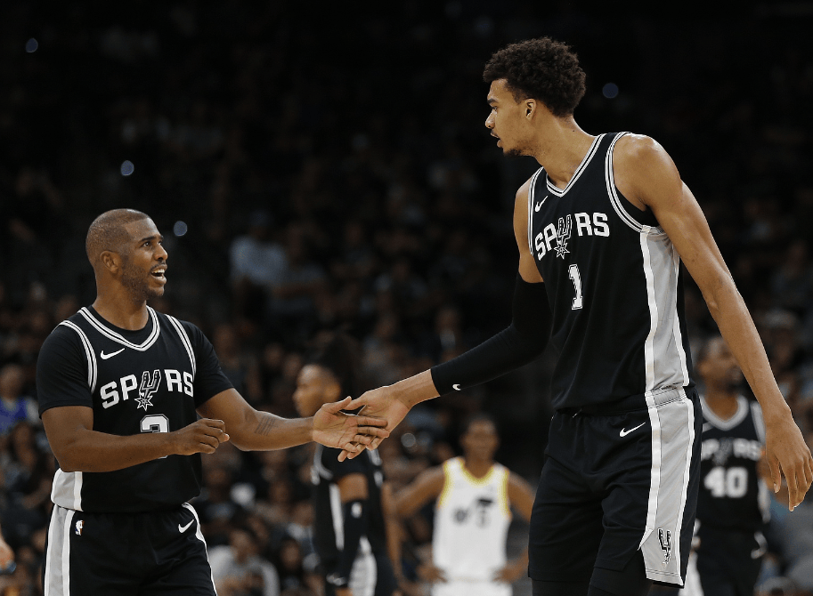 波兰男篮爆冷湖人，保罗送出助攻