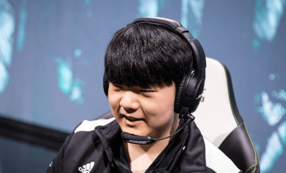 包含FPX绝杀MAD，ShowMaker绝境逆转的词条