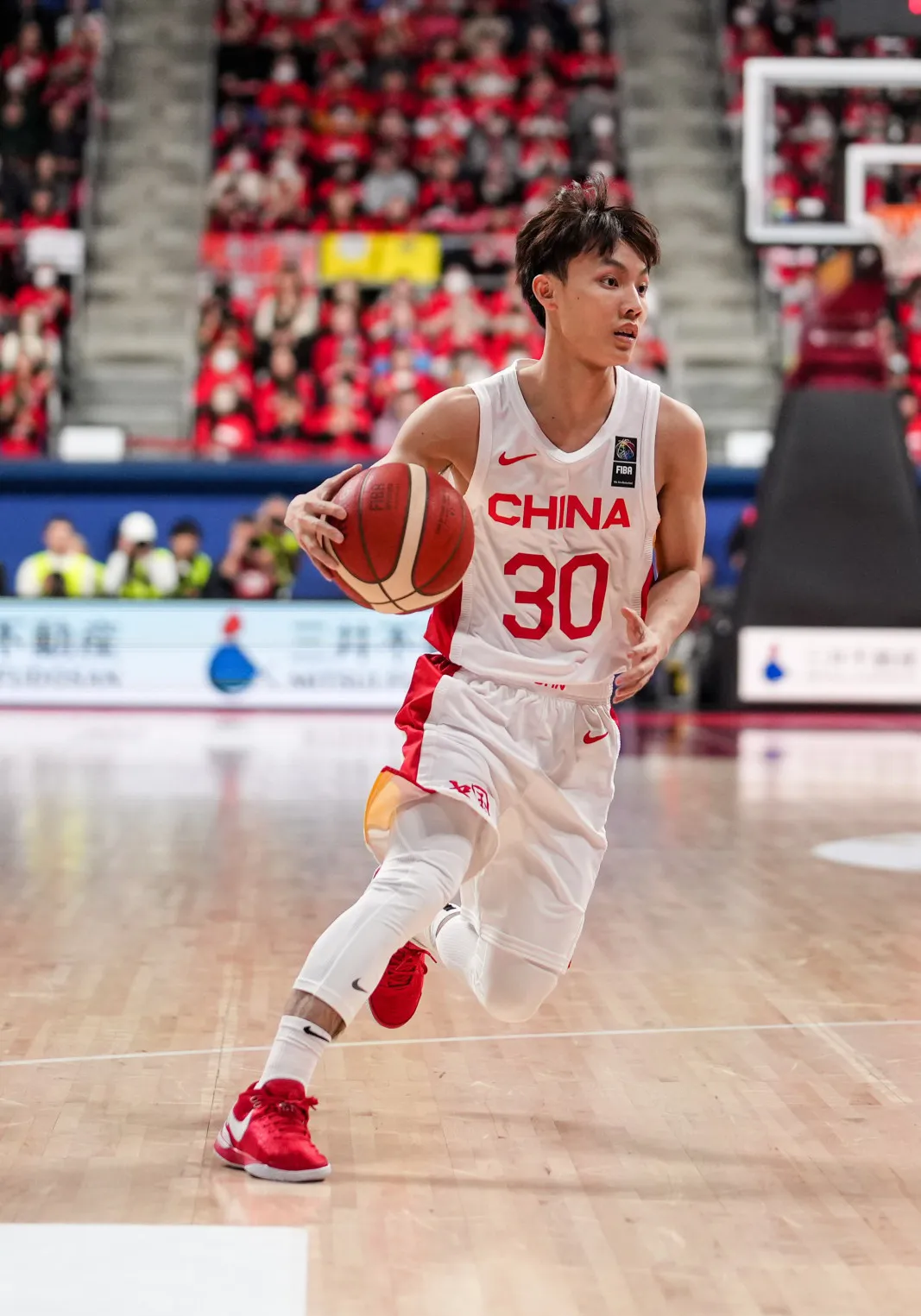 中国男篮逆转西班牙男篮，浓眉惊艳世界