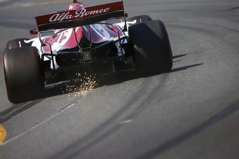 威廉姆斯完胜红牛二队，拉塞尔刷新纪录