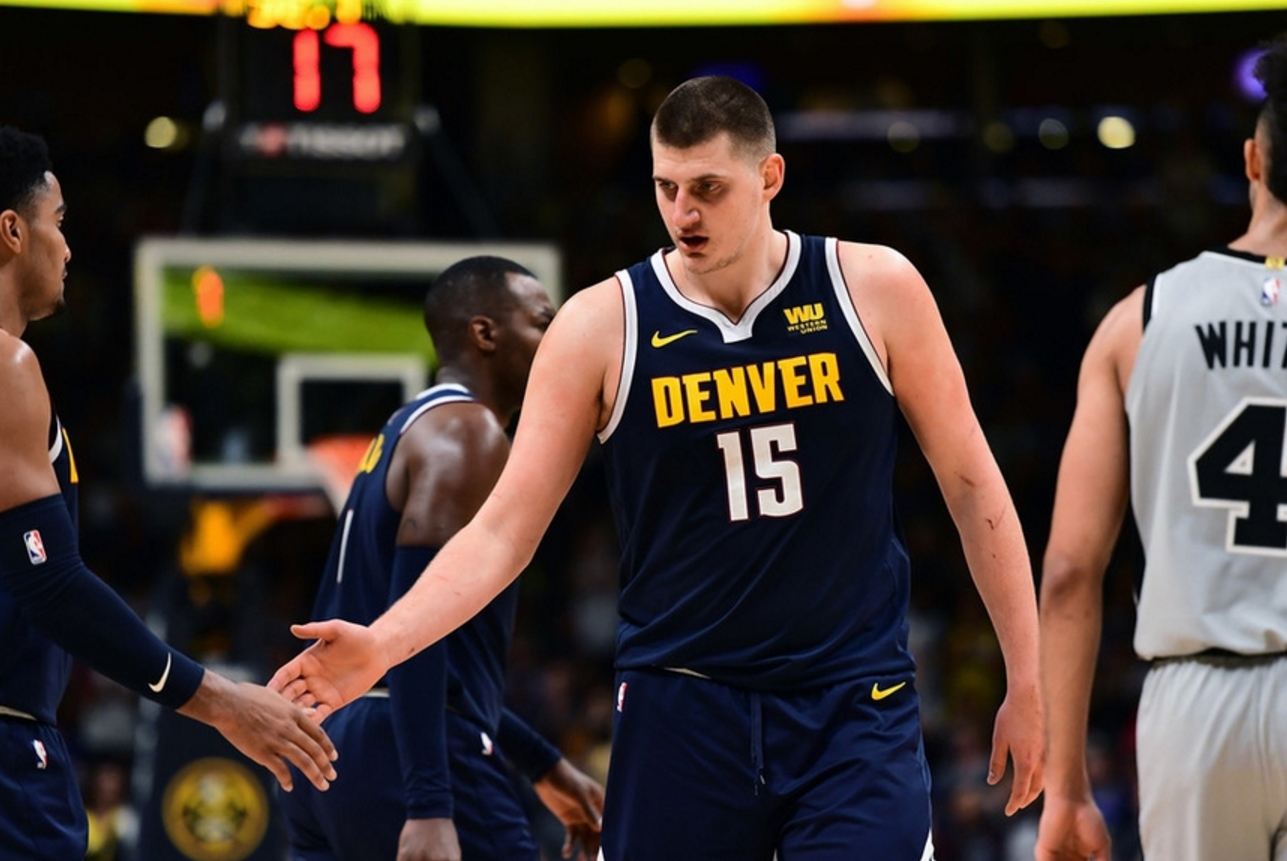 辽宁队力克马刺，约基奇关键制胜