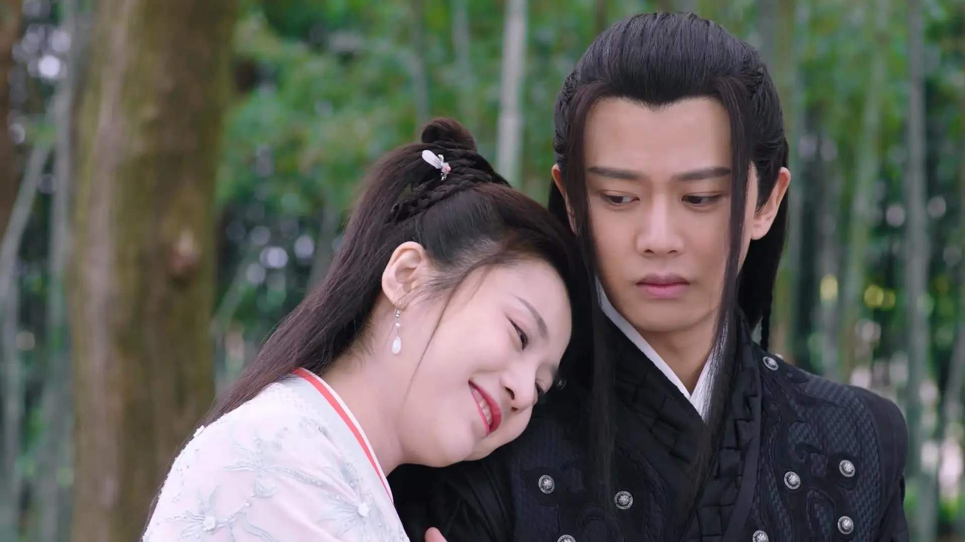 塞恩斯统治全场，红牛二队逆转迈凯伦谱写新篇章