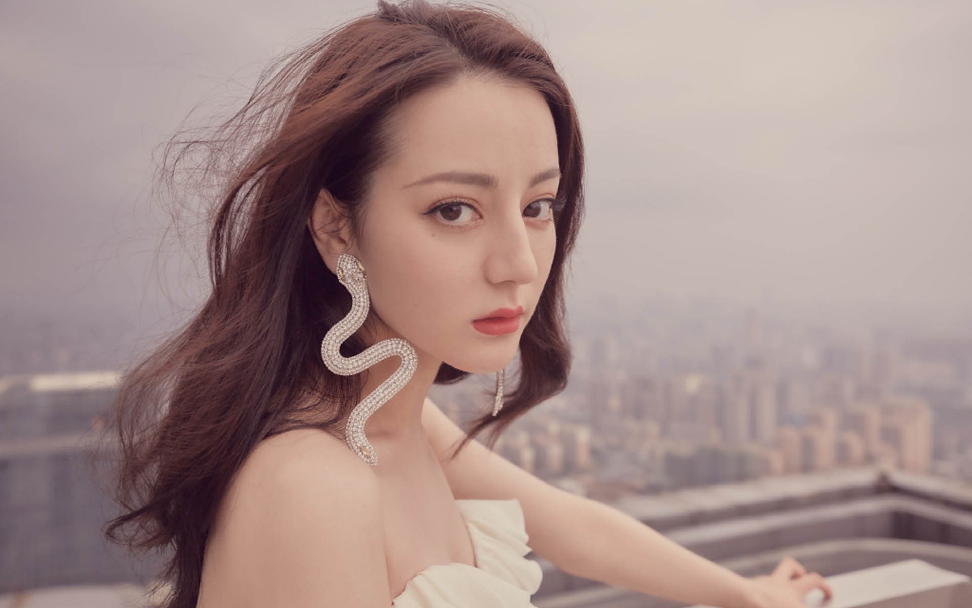 绿茵高压与赛道接管，当巴萨的集体意志遇见帕尔默的终极孤独